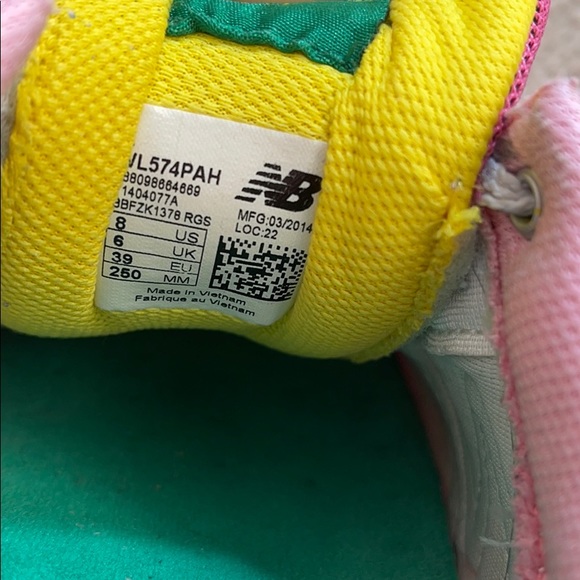 New Balance Running Shoes - Picture 3 of 4